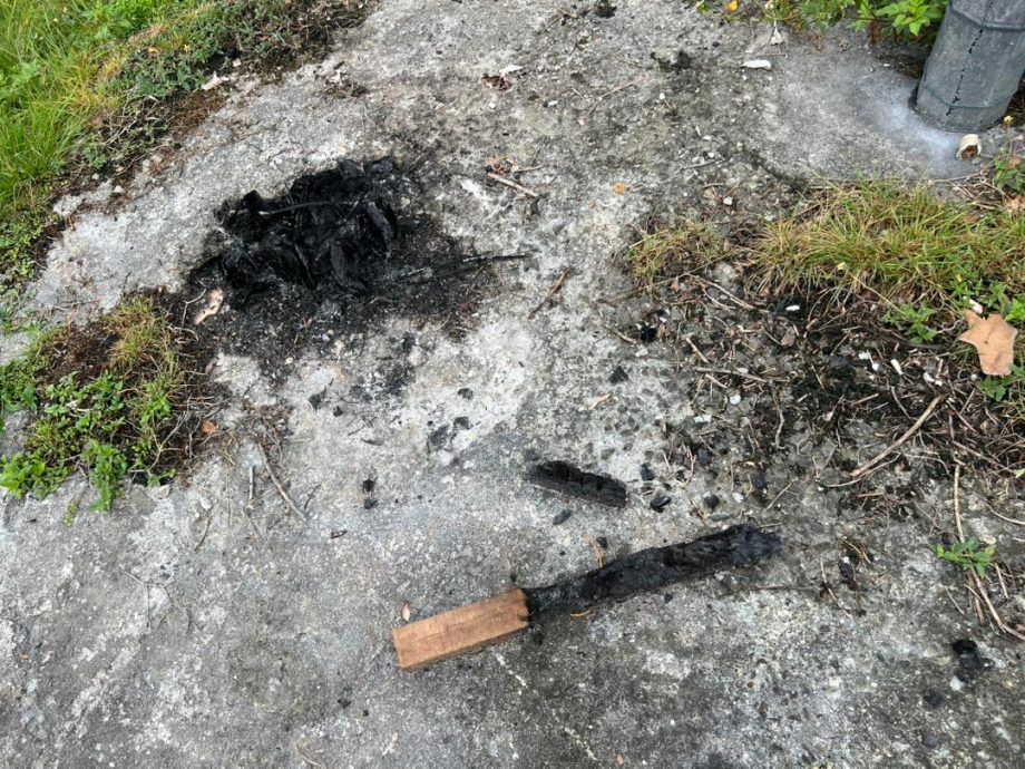 大都会（版2头）/农历七月已过，惟大街上仍出现祭拜活动的残余物