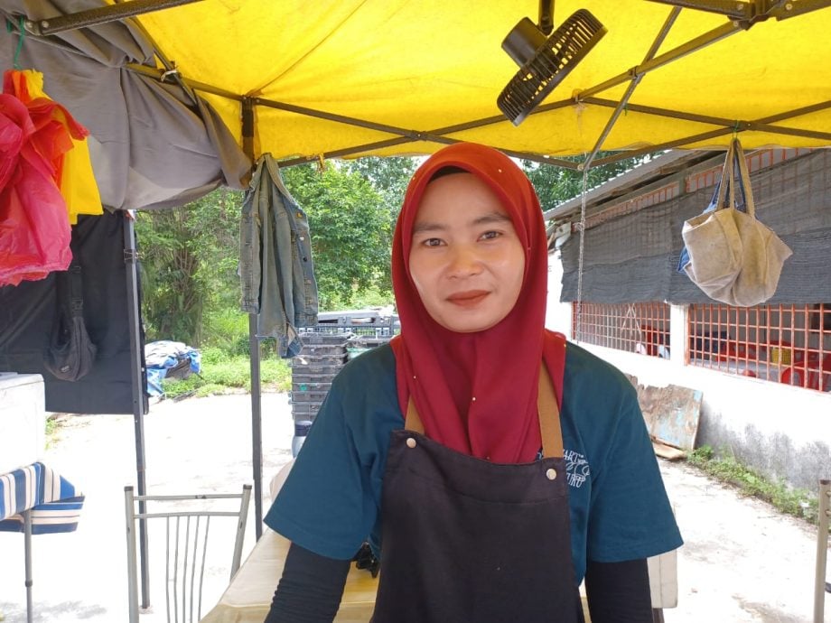 大都会(版2头)/在加影政府卫生诊疗所外面摆卖的小贩接罚单及被令拆除档口