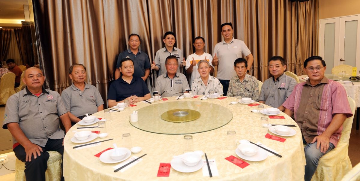 大都会(版2头)/灵市厅对助手执照过严执法,夜市小贩吃不消