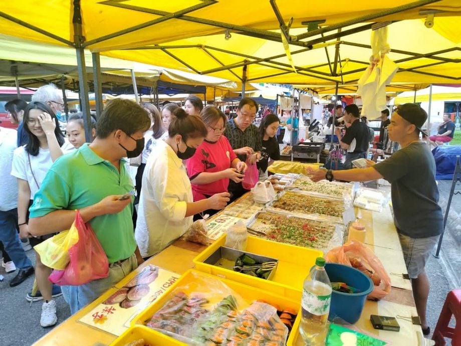 大都会(版2头)/灵市厅对助手执照过严执法,夜市小贩吃不消