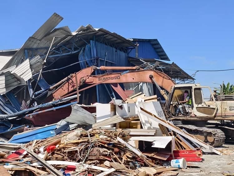 大都会(版2头)/黄瑞林巡视双溪毛糯非法工厂拆除行动