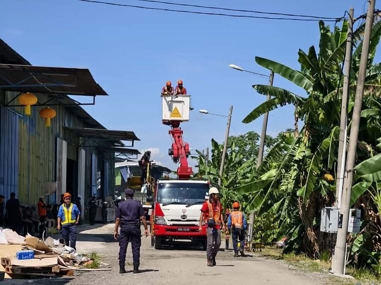大都会(版2头)/黄瑞林巡视双溪毛糯非法工厂拆除行动
