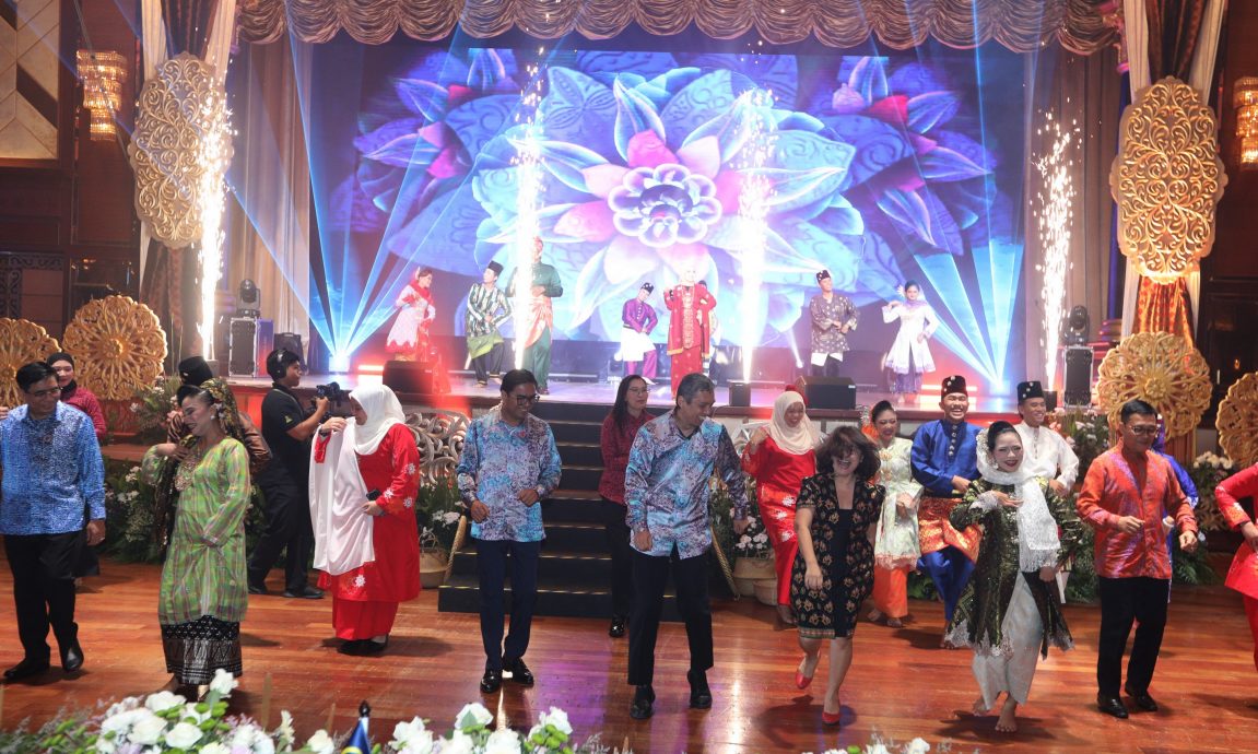 大都会（版3头）/阿米鲁丁:东盟须抵御法西斯主义/3图