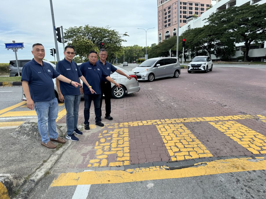 大都会(版4头)/实达阿南多个路口的互锁砖出现下陷坑洞