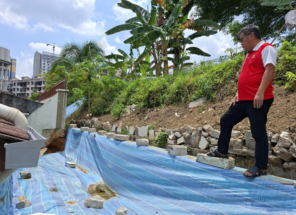 大都会/屋后斜坡坍塌忧下雨酿恶化,女屋主盼加影市会速抢修/2图