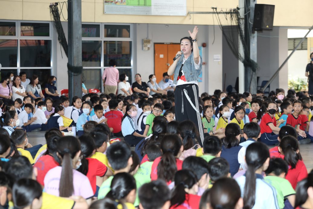 大都会/配LOGO/白沙罗华小“爱华教义演”造势活动|1200学生载歌载舞 师生同台互动气氛热烈