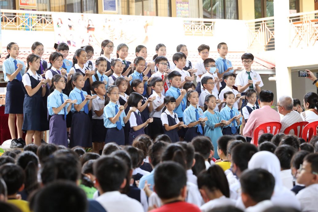 大都会/配LOGO/白沙罗华小“爱华教义演”造势活动|1200学生载歌载舞 师生同台互动气氛热烈