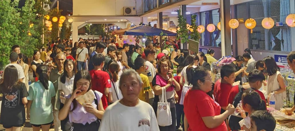 大都会:万津中华学校双十庆中秋园游会三千人齐聚共度温馨良宵/8图(选下)