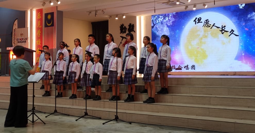 大都会:万津中华学校双十庆中秋园游会三千人齐聚共度温馨良宵/8图(选下)