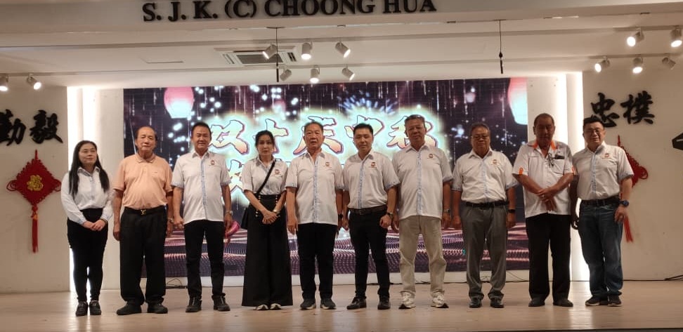 大都会:万津中华学校双十庆中秋园游会三千人齐聚共度温馨良宵/8图(选下)