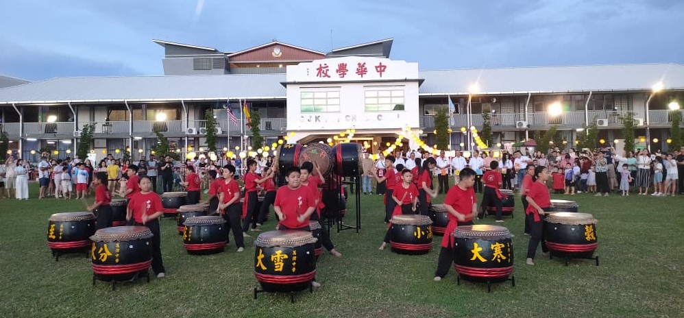 大都会:万津中华学校双十庆中秋园游会三千人齐聚共度温馨良宵/8图(选下)