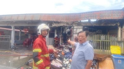 仁嘉隆2毗连排屋火灾 屋主损失惨重