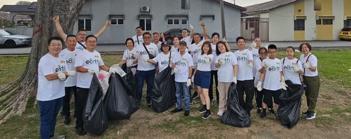 大都会：（主文）巴生区居民协会联合总会号召6属会，配合“地球战士日”活动，清理垃圾