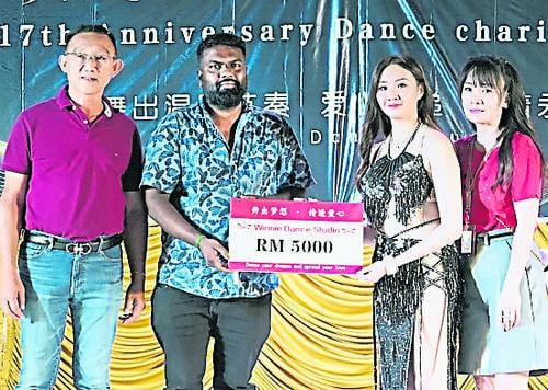 大都会:WINNIE舞蹈学院“舞动慈心十七周年慈善晚宴”捐助残障儿童协会