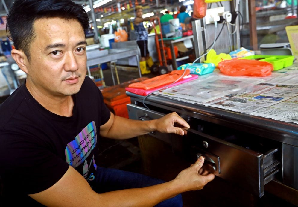 大都会/ME03头/沙登新村临时巴刹档口被爆窃