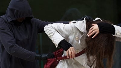 大阪环球影城附近发生抢案！ 妇人当街遭勒颈 劳力士飞了