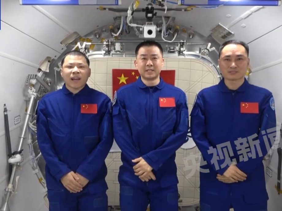 天上宫阙月饼香 “神舟二十号”航天员太空共婵娟