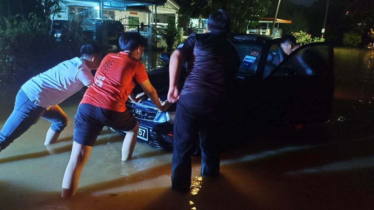 太平12小时长命雨大水灾 数百民宅受灾居民疏散 