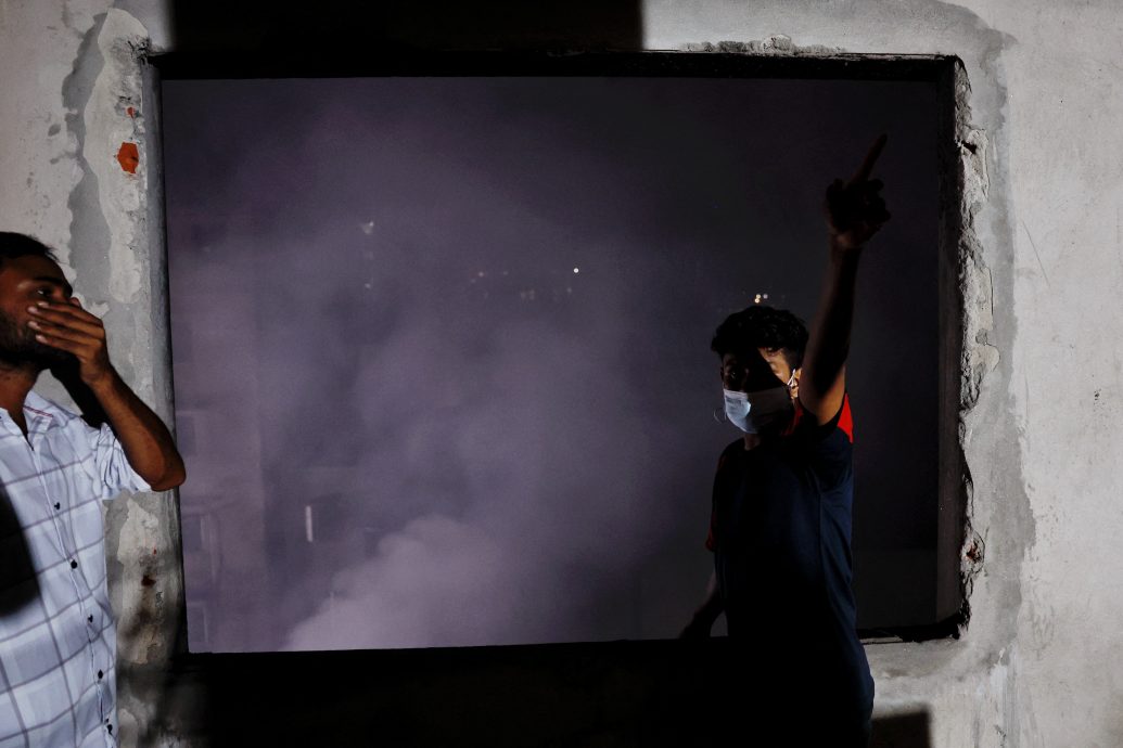 孟加拉有制衣厂起火波及旁边化学品仓库造成至少16人死亡