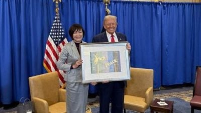 安倍遗孀赠特朗普自创画作 传递和平讯息