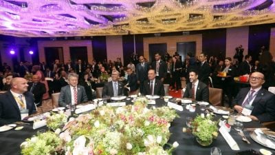 安华:晤特朗普开场略显紧张 会谈“非常良好富有成果”