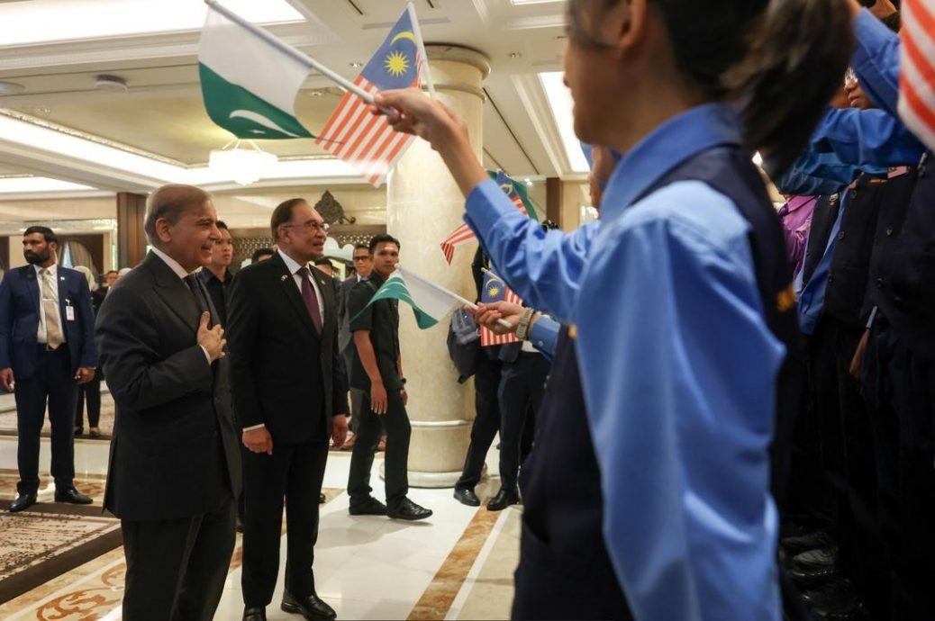 安华官邸设午宴 招待巴基斯坦总理