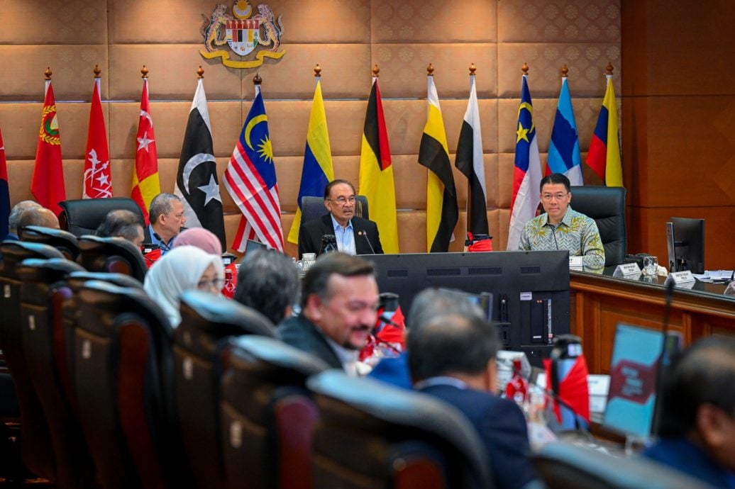 安华指出，政府将确保全国的各项发展计划在推动物质进步的当儿，也兼顾人民的福祉与人文平衡／艾瑾处理