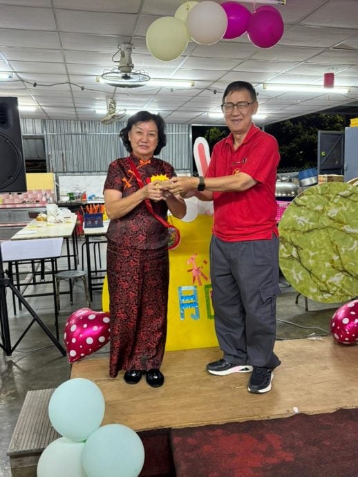 宜力佛教会庆中秋 老少齐齐走猫步