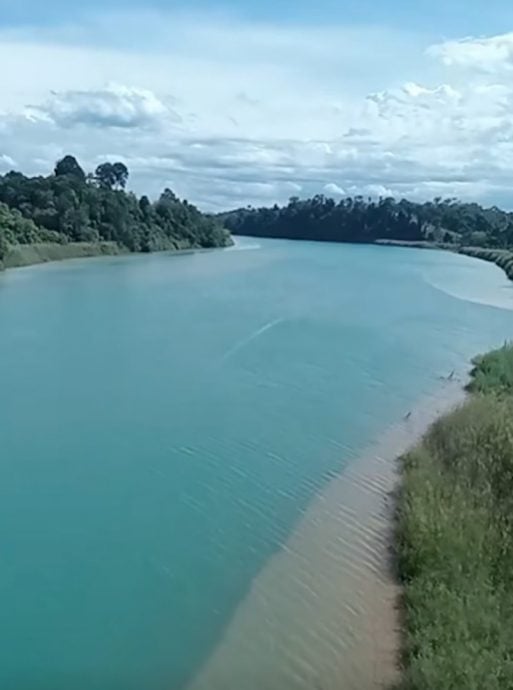 宜力霹雳河水泛“蓝”  郑国霖:检测结果料明天出炉