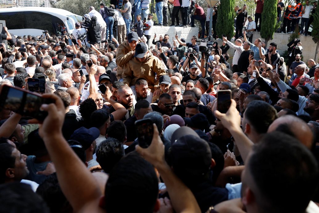 封面图与文/20以人质2000巴人获释