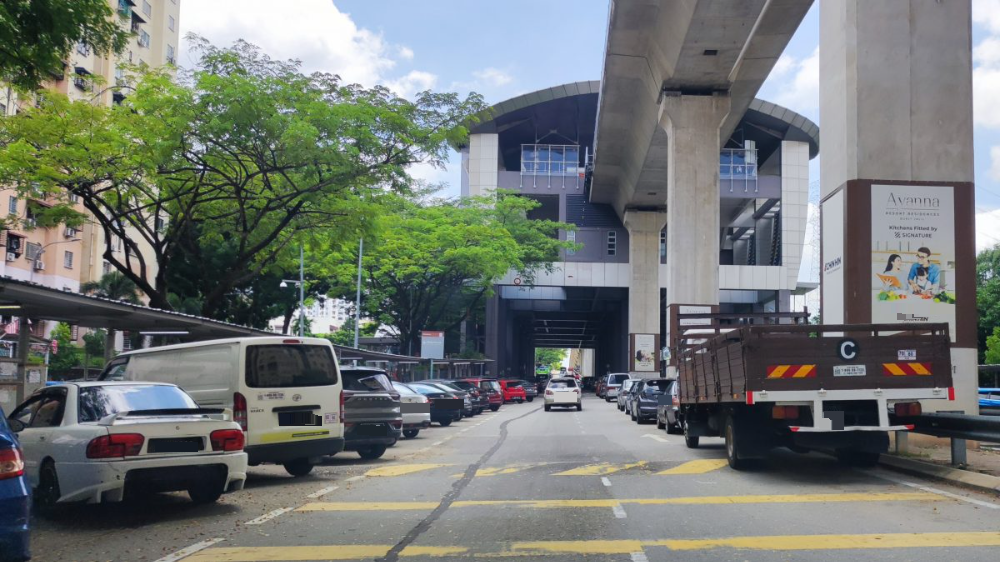 封面//大都会/亲善村人民组屋废车问题/9图