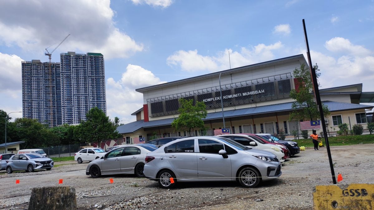 封面//大都会/亲善村人民组屋废车问题/9图