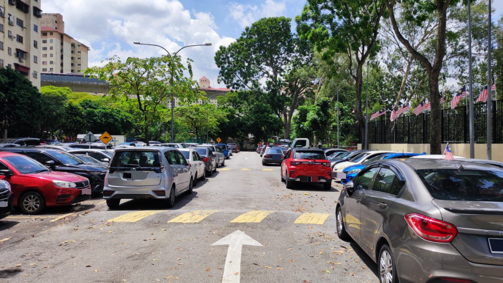 封面//大都会/亲善村人民组屋废车问题/9图