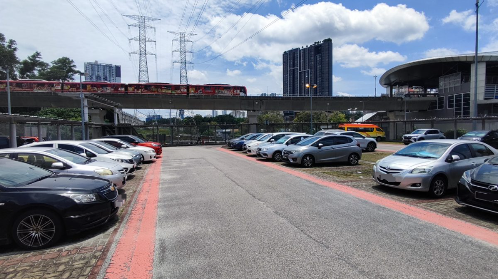 封面//大都会/亲善村人民组屋废车问题/9图