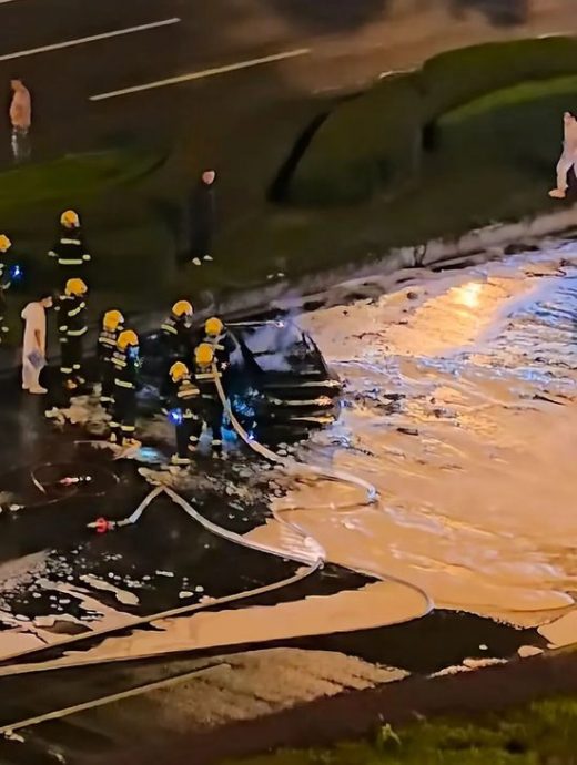 小米SU7起火“门打不开”烧死司机 股价暴跌7.8%