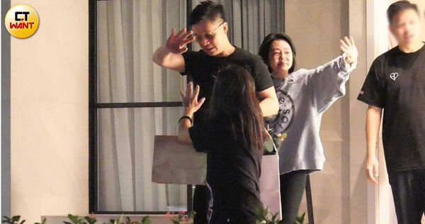 小S全家包场庆功 具俊晔1动作超暖