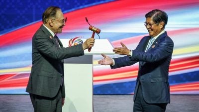 【视频】东盟峰会 | 马来西亚圆满交棒 菲律宾接任主席国