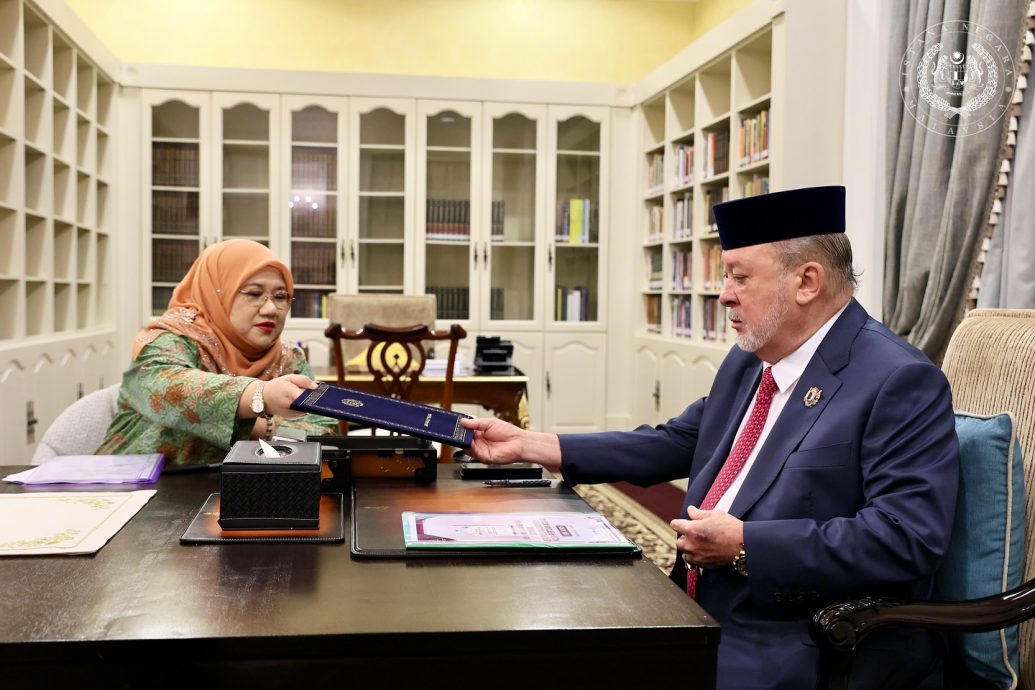 已签发 全国:新闻:总稽查司觐见元首 呈文件供御览