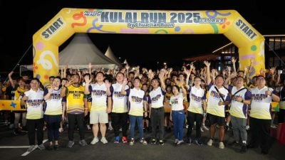 “古来人,跑起来”  1000人街头夜跑