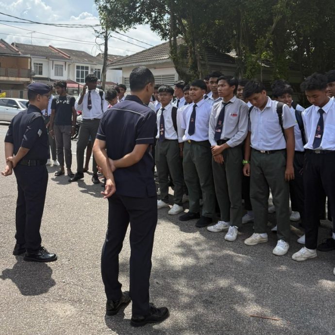 已签发 柔：与校方联手道路安全宣导行动 警开6违规罚单