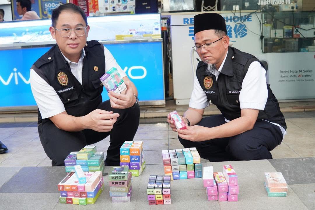 已签发 柔：业者无视禁止销售电子烟禁令，卫生局再取缔，充公450件电子烟与相关产品