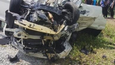 哥打大素里里路发生严重车祸 致2死6伤
