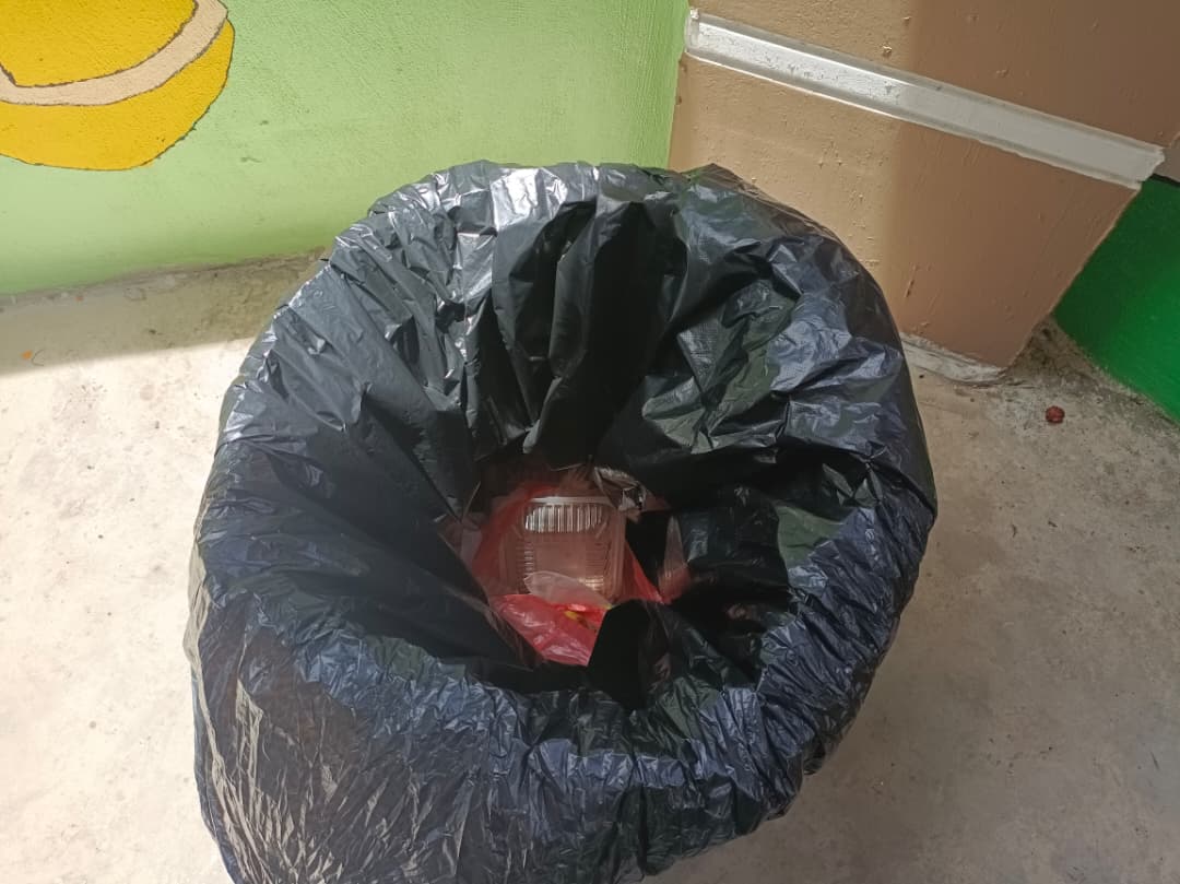 已签发 柔:封面:善心美事:义务处理垃圾 家协主席王尤财:我的车脏点没关系,学生不必再带馊饭盒回家