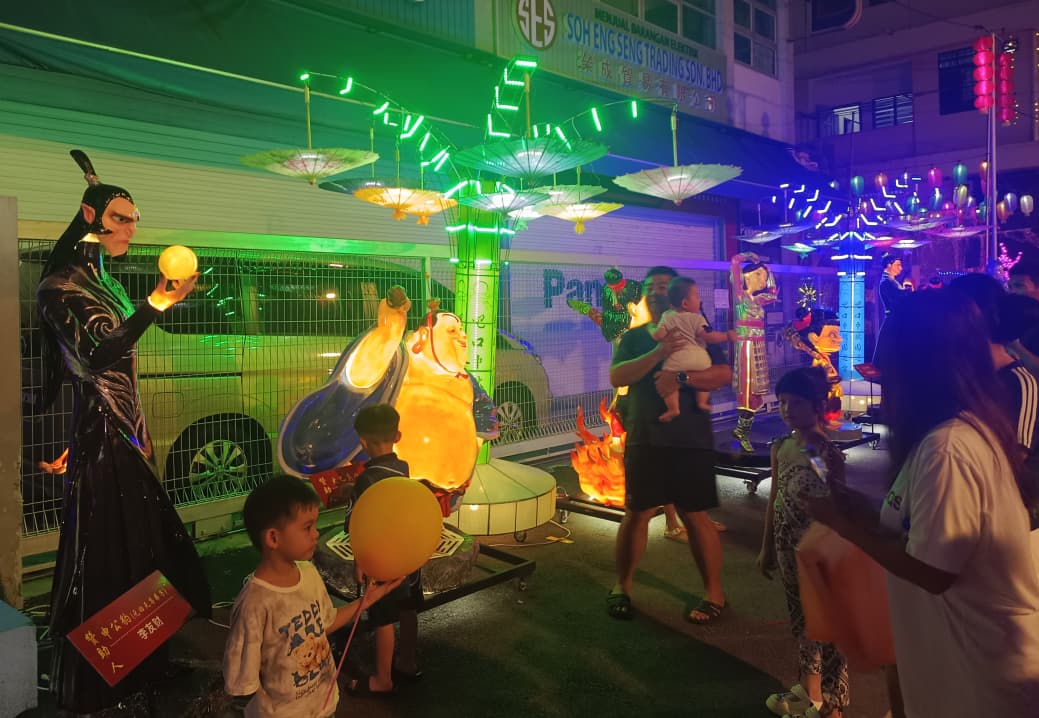 已签发 柔：巴口中秋园游 延续新村文化与温度