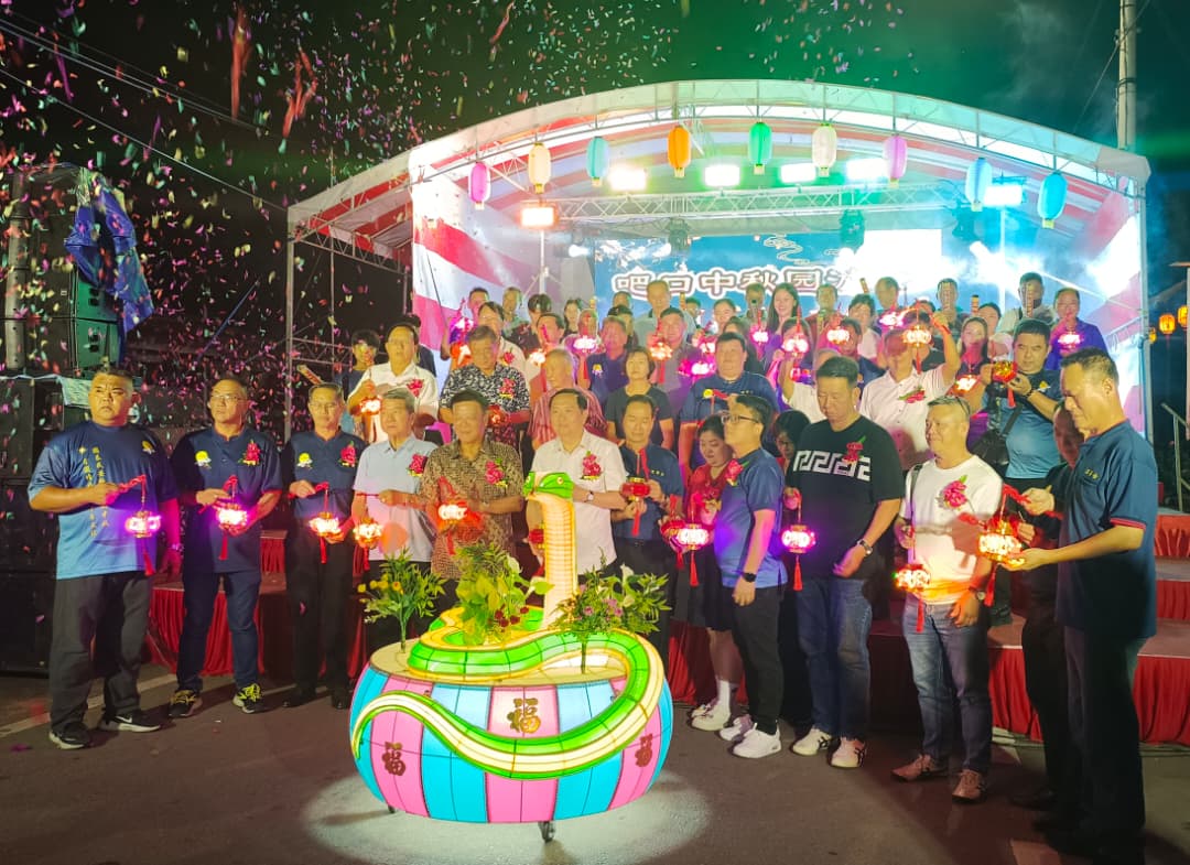 已签发 柔：巴口中秋园游 延续新村文化与温度