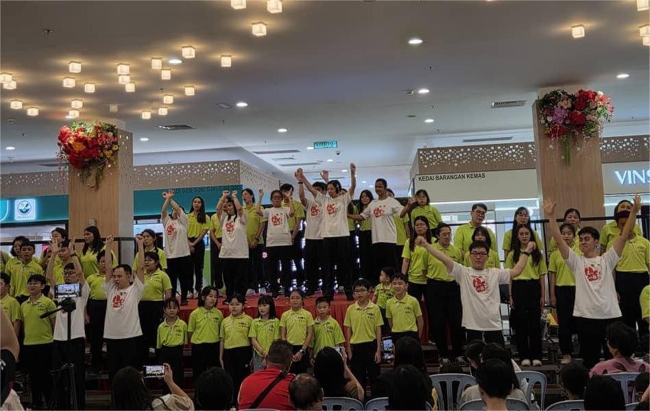 已签发 柔:市场情报:古来德教会紫霭阁德育班与新山同济爱心培训中心学员于五福城办音乐会