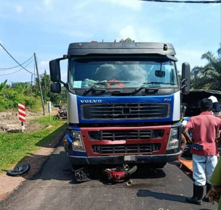 已签发 柔:摩托车骑士遭拖格罗里撞上当场死亡