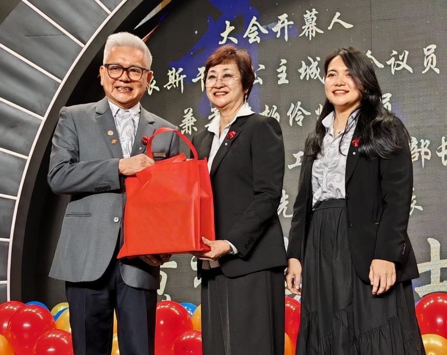 已签发 柔：版头之一： ​ 柔佛许氏公会喜迎首届青年团诞生 双机构携手推动会务发展