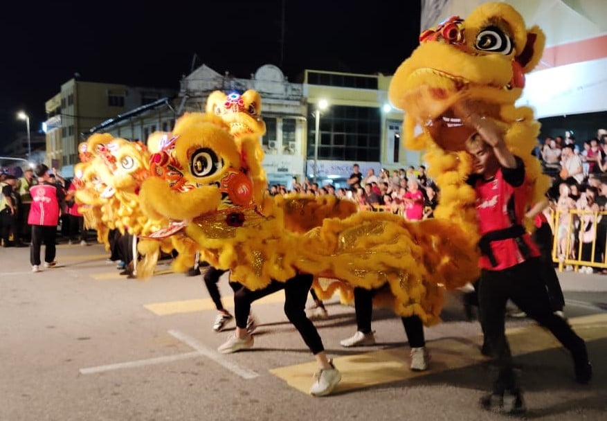 已签发 柔：版头之一：万人参与斗母宫九皇大帝巡境　麻坡市区人潮涌动
