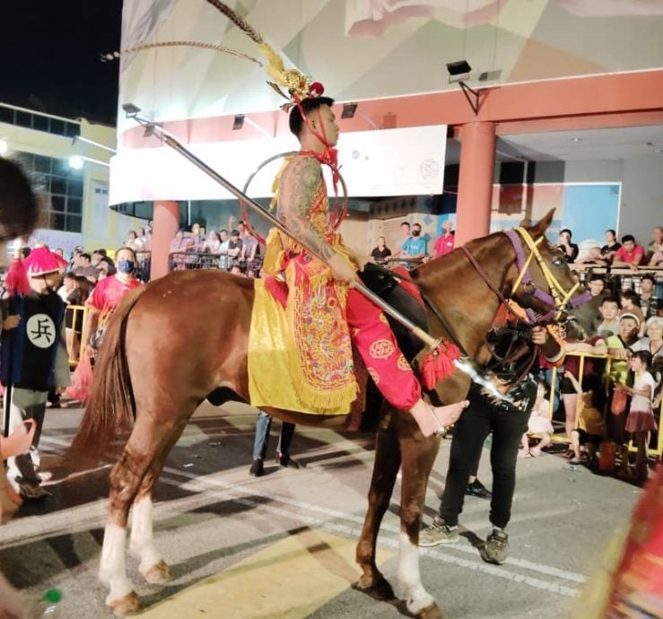 已签发 柔：版头之一：万人参与斗母宫九皇大帝巡境　麻坡市区人潮涌动